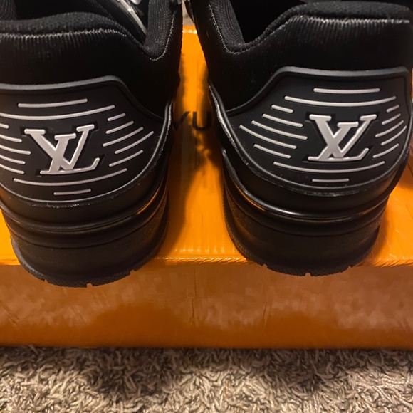 1AARES LV Trainer Sneaker - Picture 3 of 4